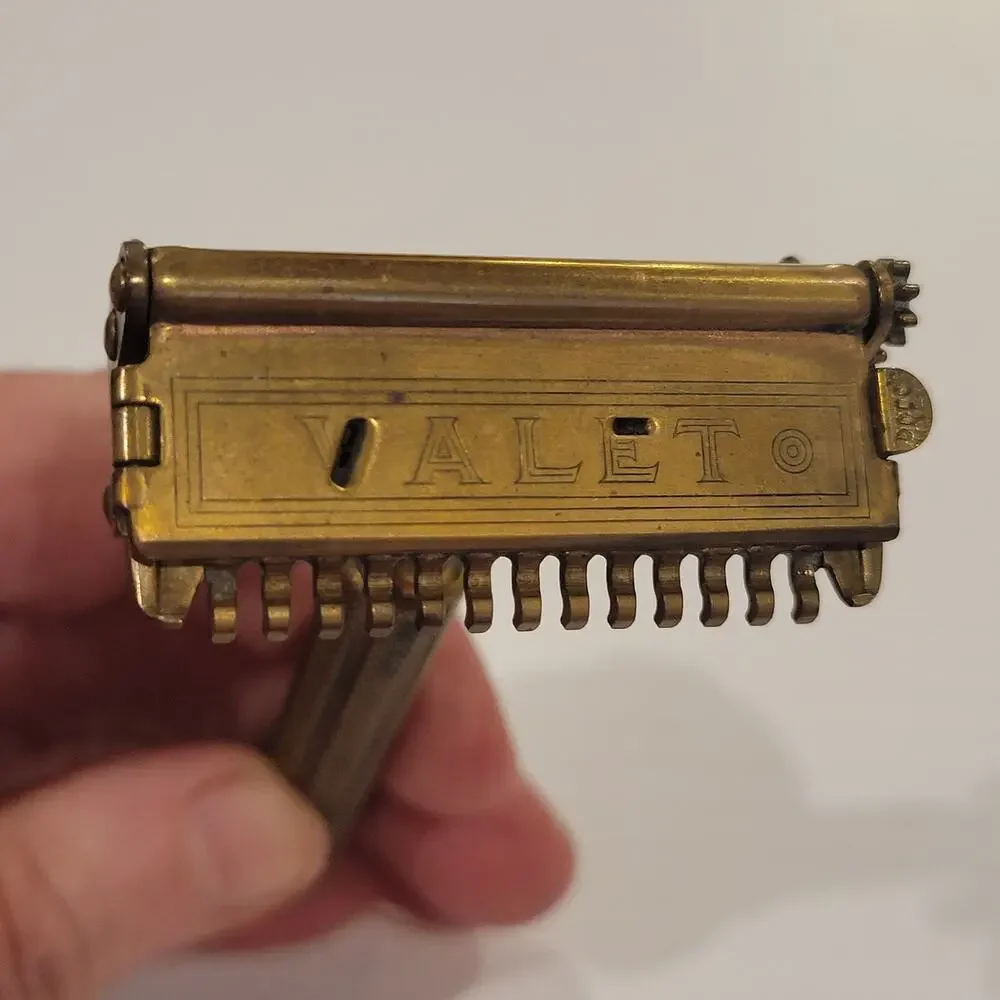Vintage Valet Autostrop Safety Razor Gold tone. New York, USA